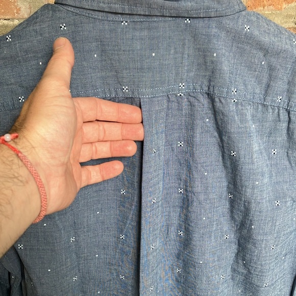 Abercrombie & Fitch - Picture 7 of 16